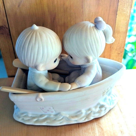 Precious Moments Adorable Figurine of Friends in a Boat. Never Drift Apart 1985 - Picture 1 of 5